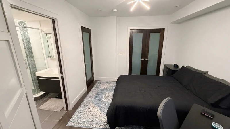 private room in Roxbury photo 5