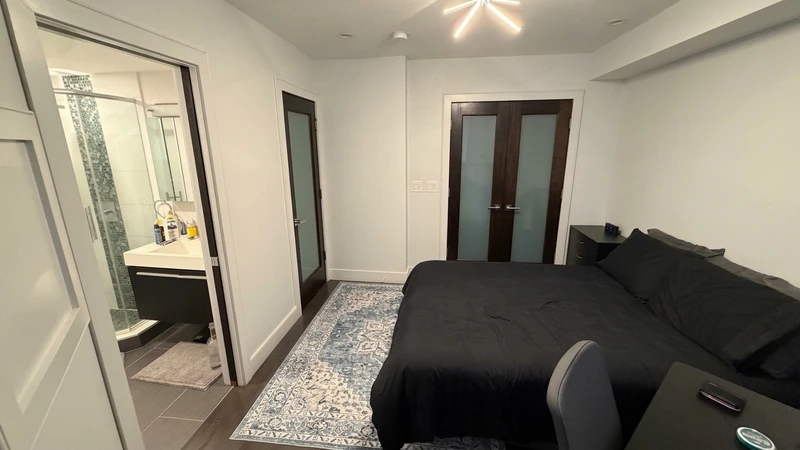private room in Roxbury photo 5