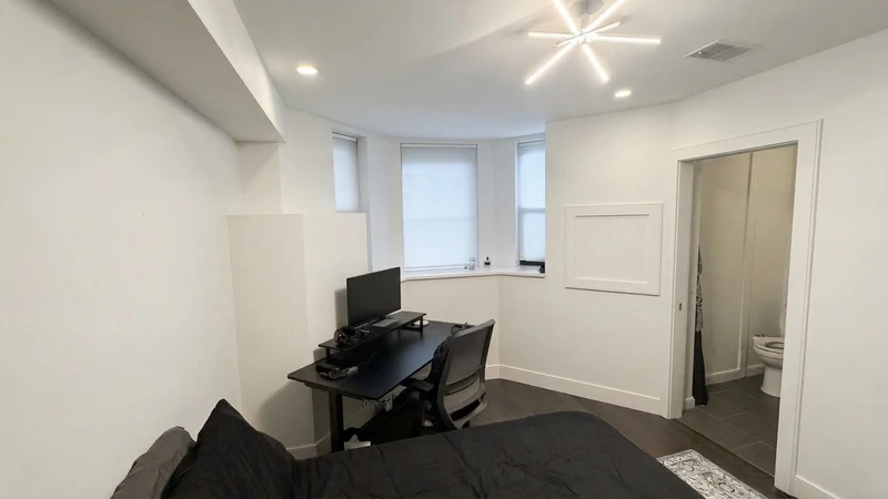 private room in Roxbury photo 5