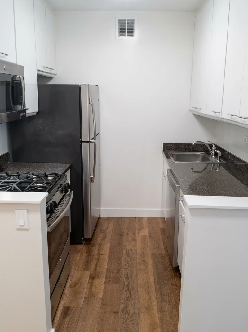 private room in Hell’s Kitchen photo 3
