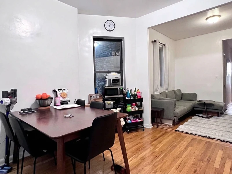 2 bedroom in Hell's Kitchen photo 3