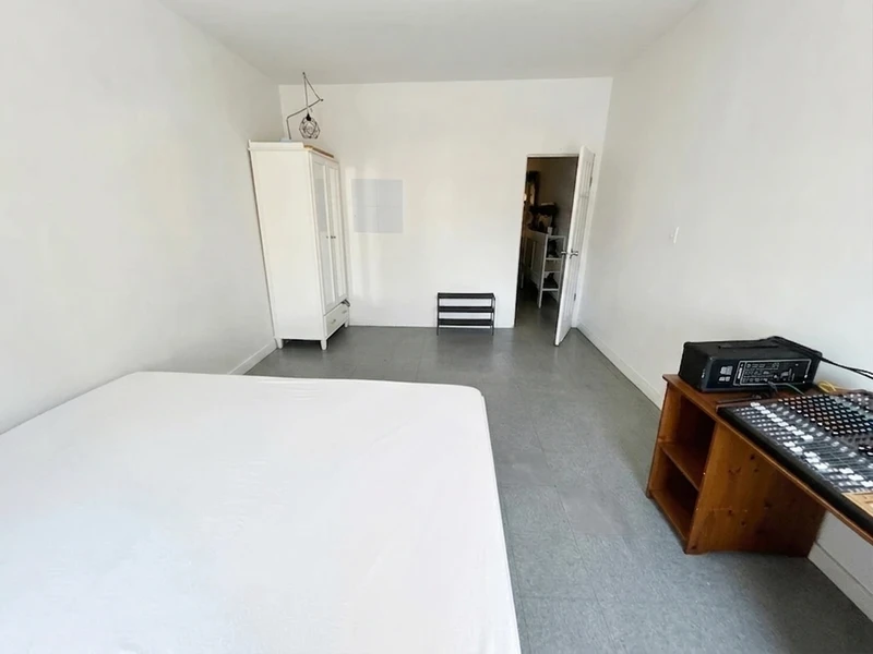 private room in East Williamsburg photo 2