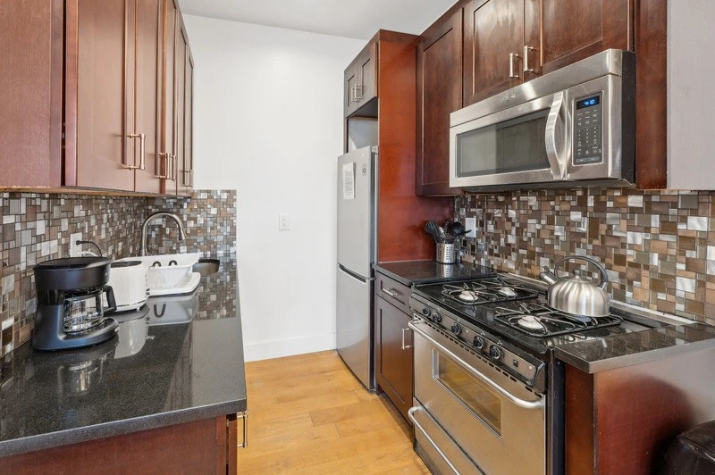 private room in Ridgewood photo 8