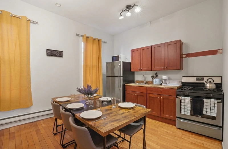 a room in Bedford-Stuyvesant photo 4