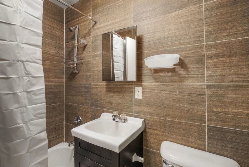 a room in Bedford-Stuyvesant photo 5
