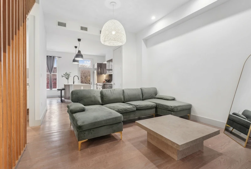 a room in Bedford-Stuyvesant photo 2