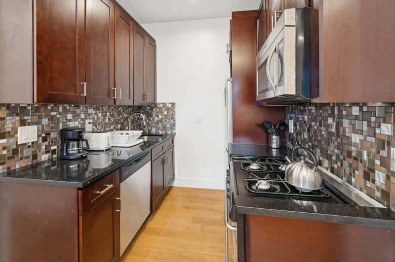 private room in Ridgewood photo 7