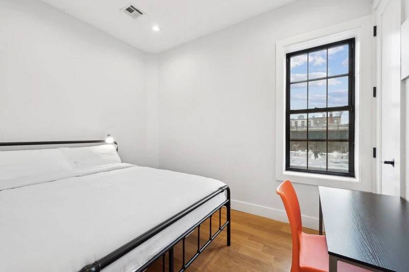 private room in Ridgewood photo 10