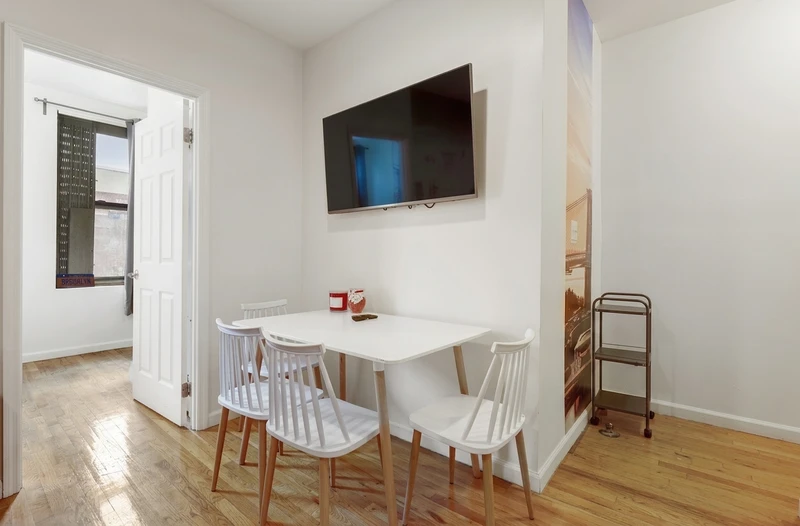 a room in Morningside Heights photo 5