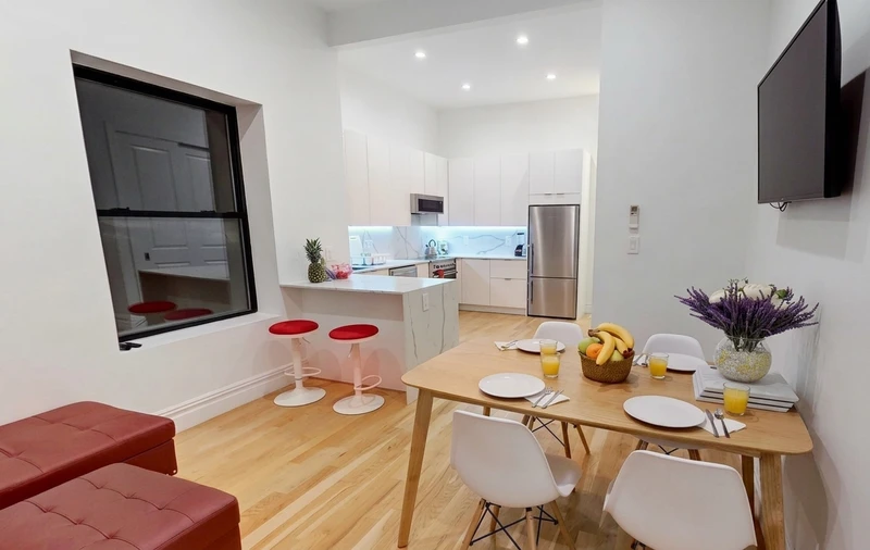 a room in Bedford-Stuyvesant photo 5