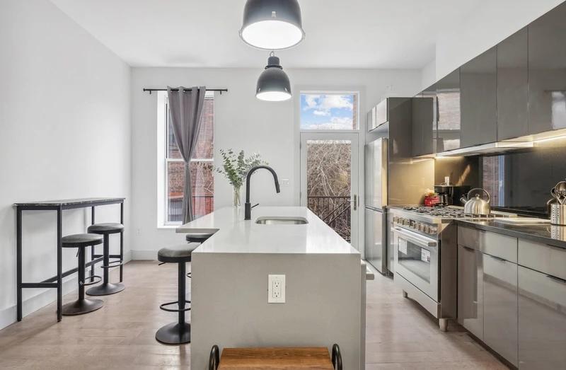 a room in Bedford-Stuyvesant photo 6