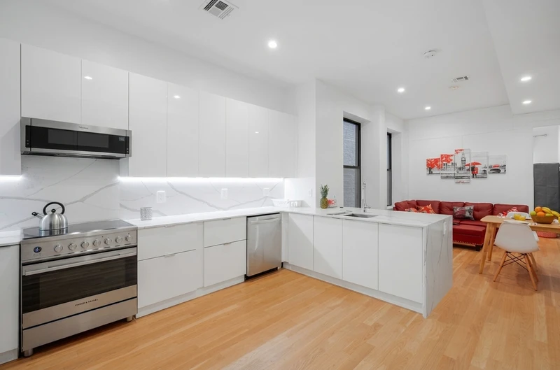 a room in Bedford-Stuyvesant photo 2