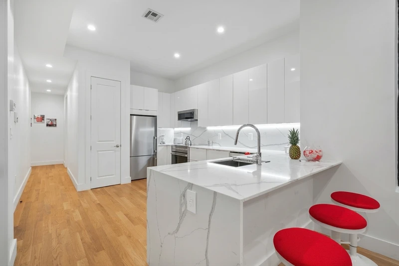a room in Bedford-Stuyvesant photo 9