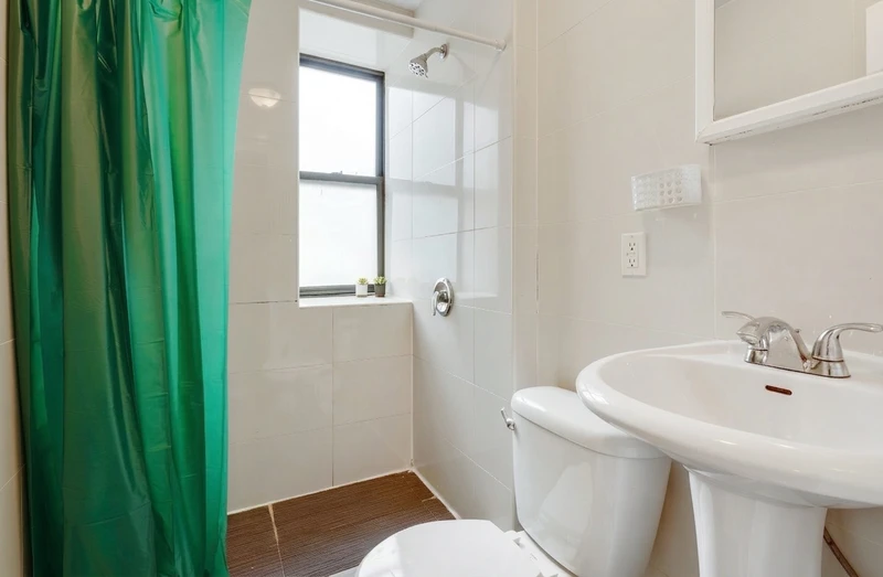 a room in Morningside Heights photo 3