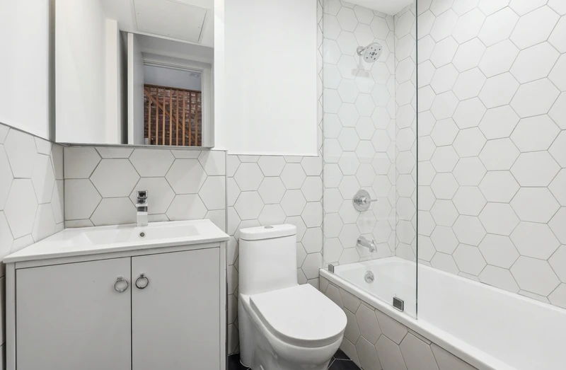 a room in Bedford-Stuyvesant photo 5