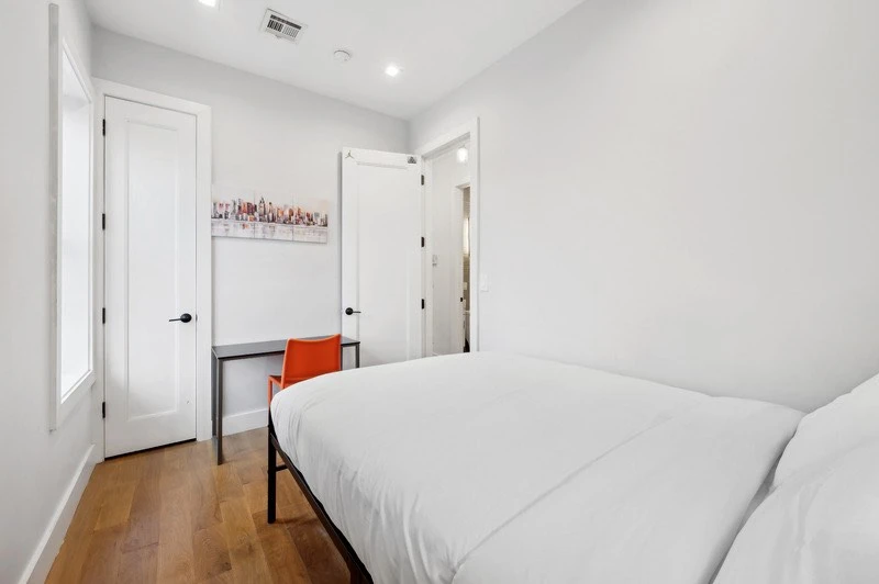 private room in Ridgewood photo 12