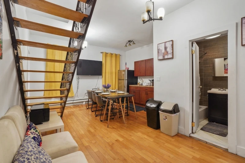 a room in Bedford-Stuyvesant photo 3