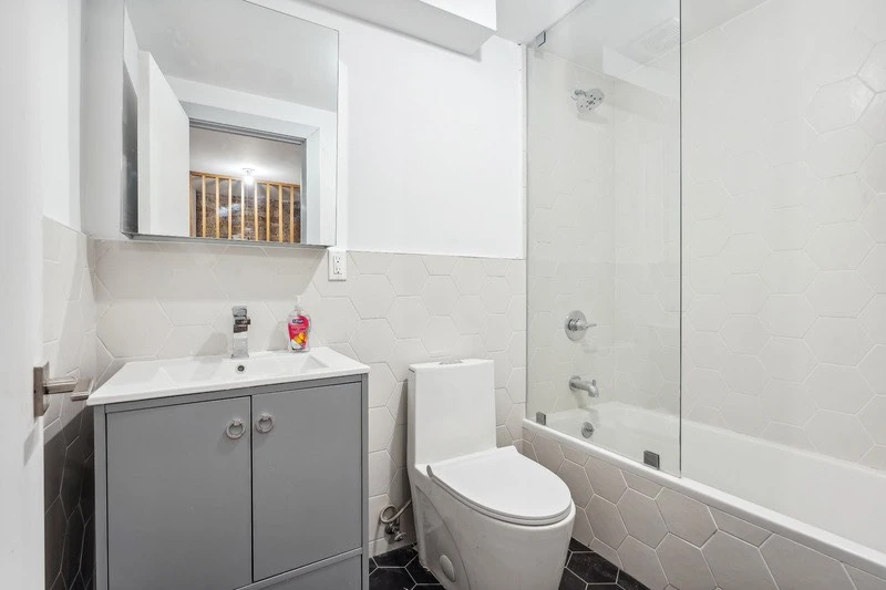 private room in Bedford-Stuyvesant photo 10