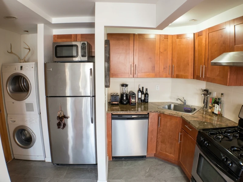 2 bedroom in Bedford-Stuyvesant photo 5